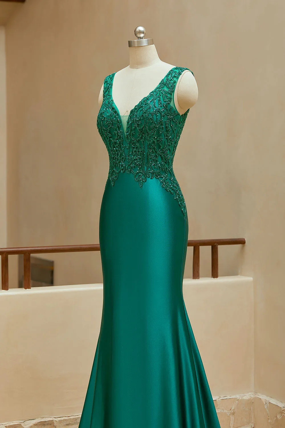 Mermaid V Neck Satin Sleeveless Prom Dresses With Beaded Sexy Evening Dresses
